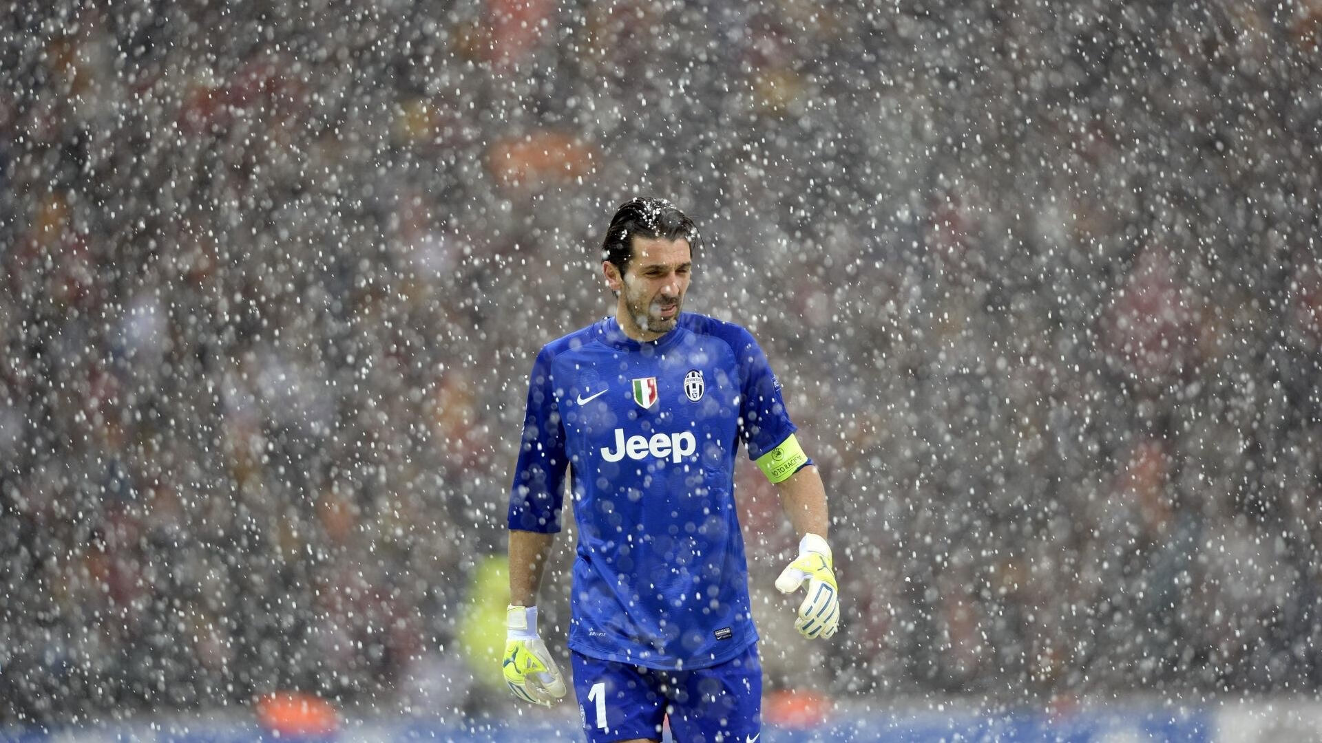 开云官网-意甲冠军争夺白热化：国米誓要夺冠，国米意乙冠军