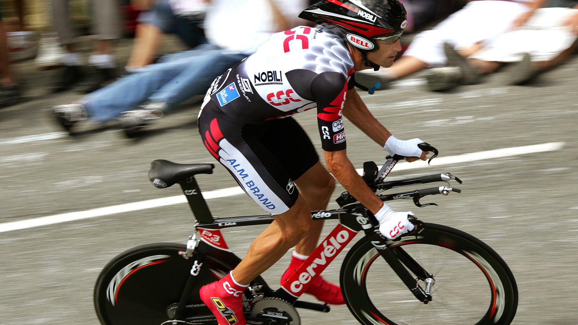 城市极限洞穴探秘,黑暗中挑战自我极限,城市极限运动